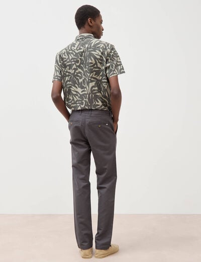 Pantalon chino gris fonc&eacute; homme
