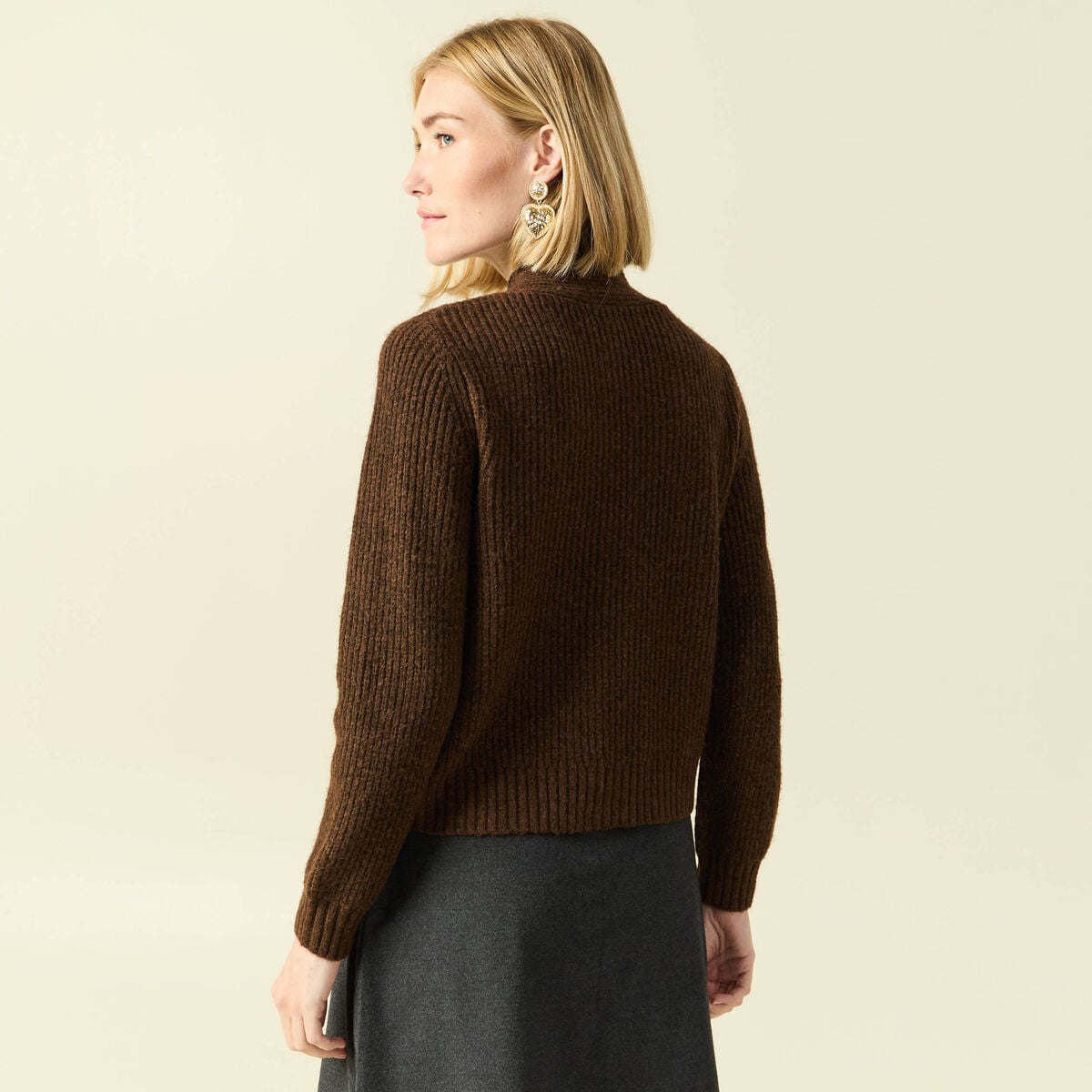 Pull col rond manches longues marron fonc&eacute; femme