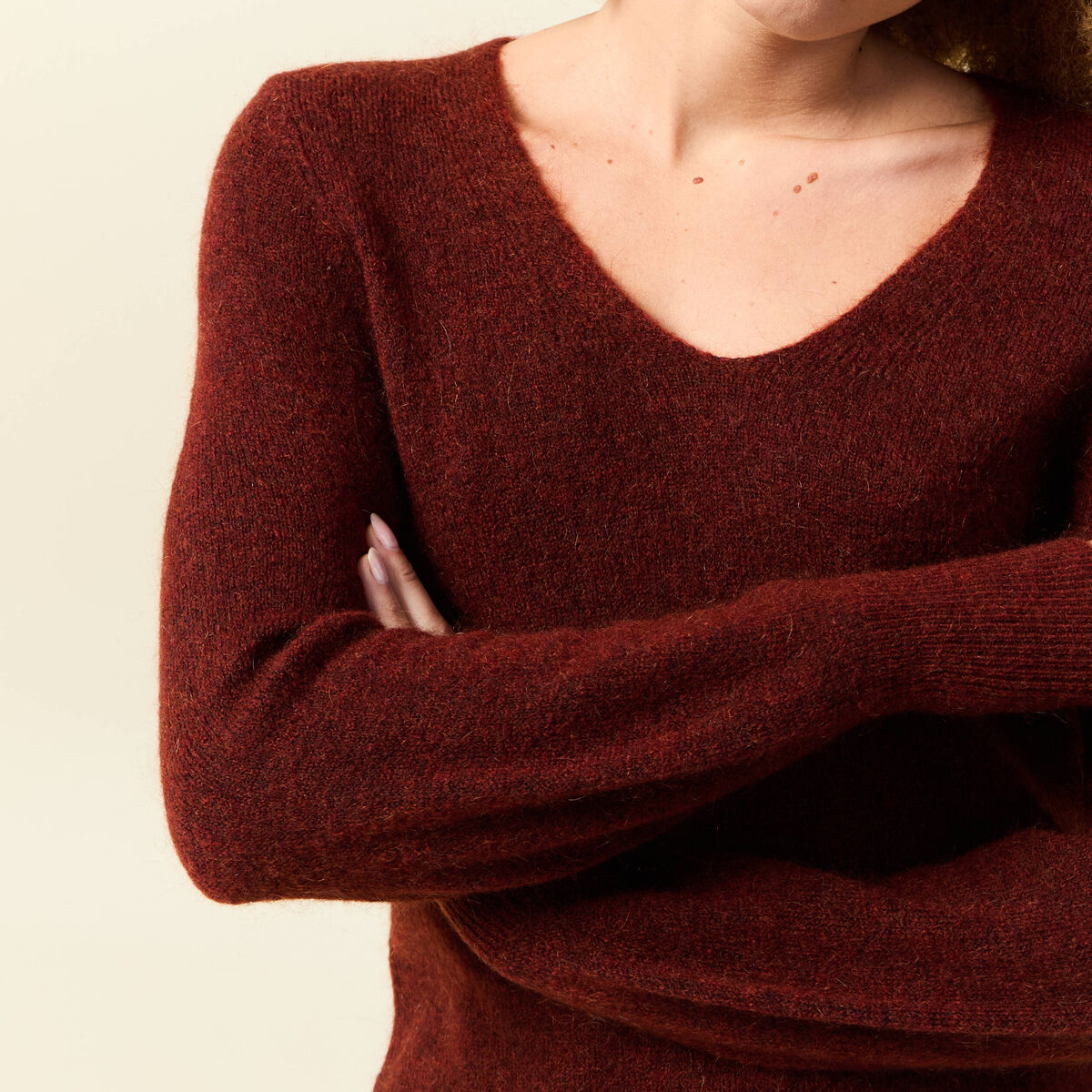 Pull col V manches longues orange fonc&eacute; femme