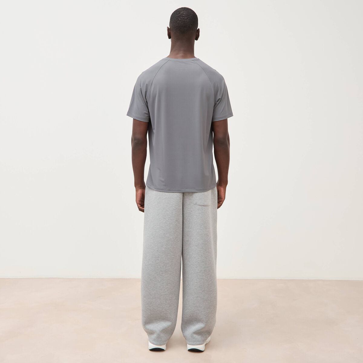 T-shirt col rond manches courtes gris fonc&eacute; homme