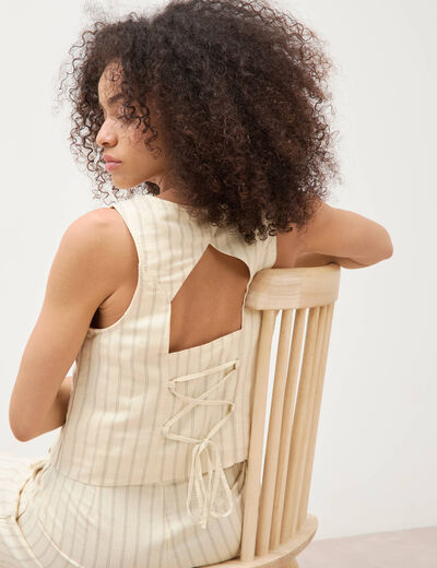 Gilet ajust&eacute; court sans manches col v jaune pastel femme