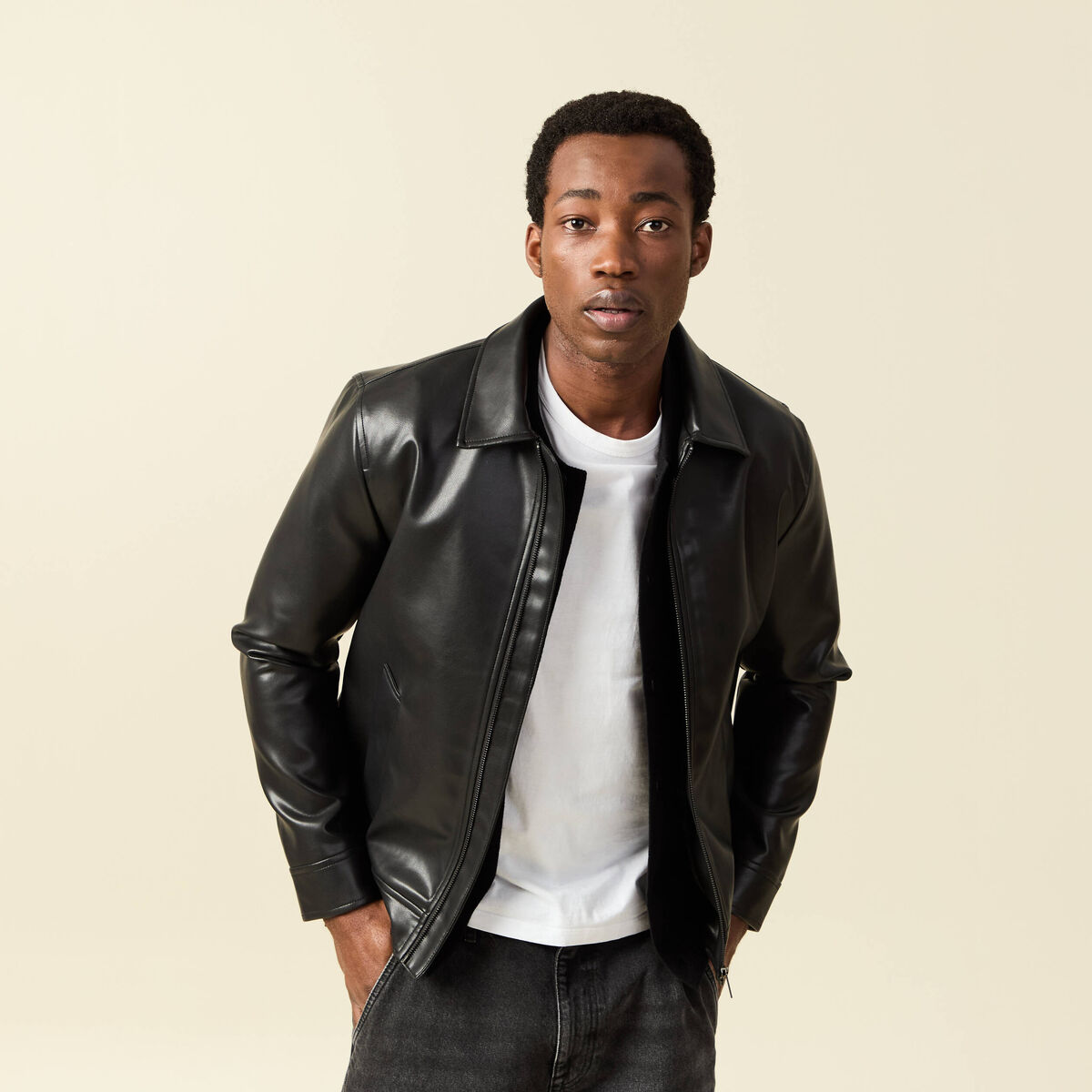Blouson droit court manches longues noir homme