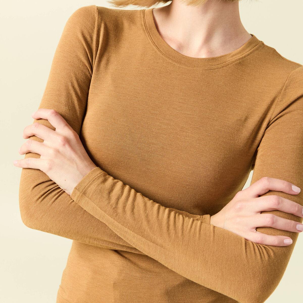 T-shirt cintr&eacute; manches longues col rond marron clair femme