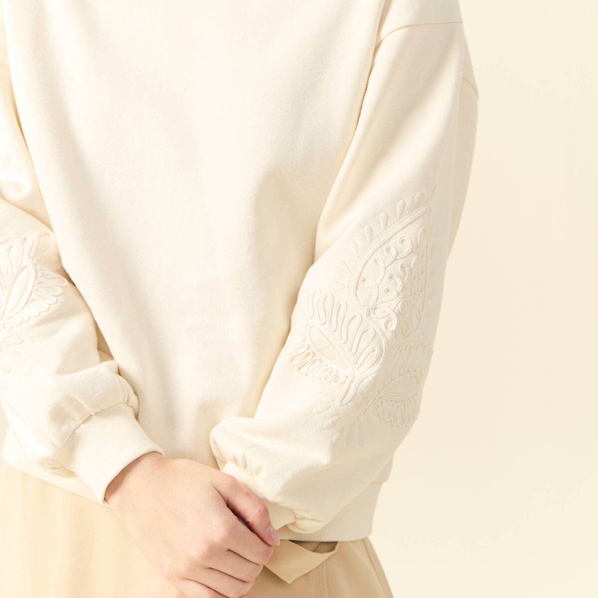 Sweat manches longues brodé ecru femme