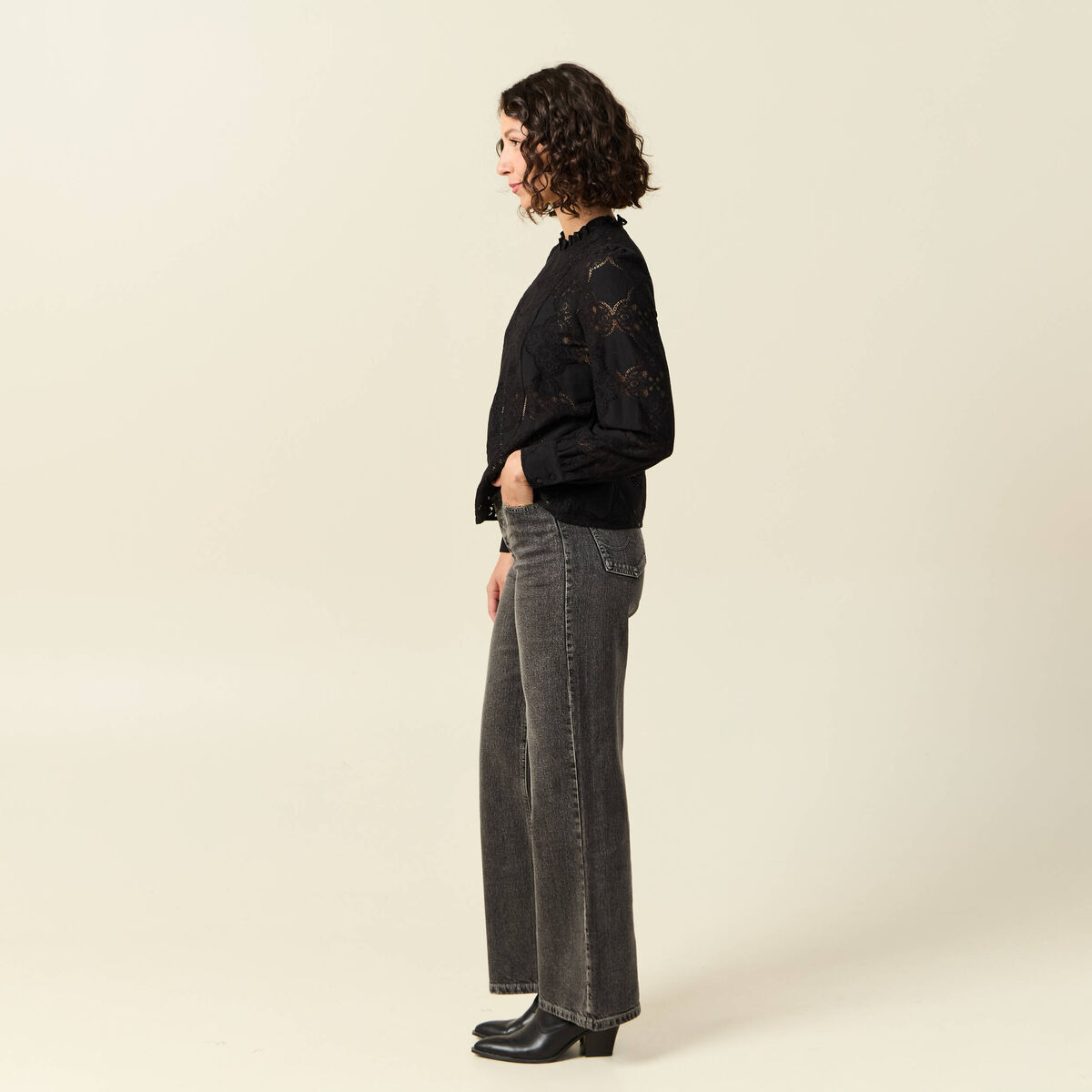 Blouse cintr&eacute;e dentelle manches longues noir femme