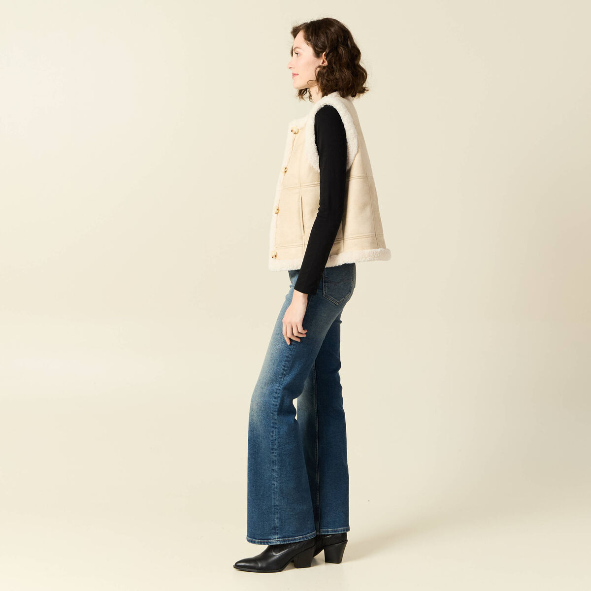 Veste su&eacute;dine sans manches creme femme