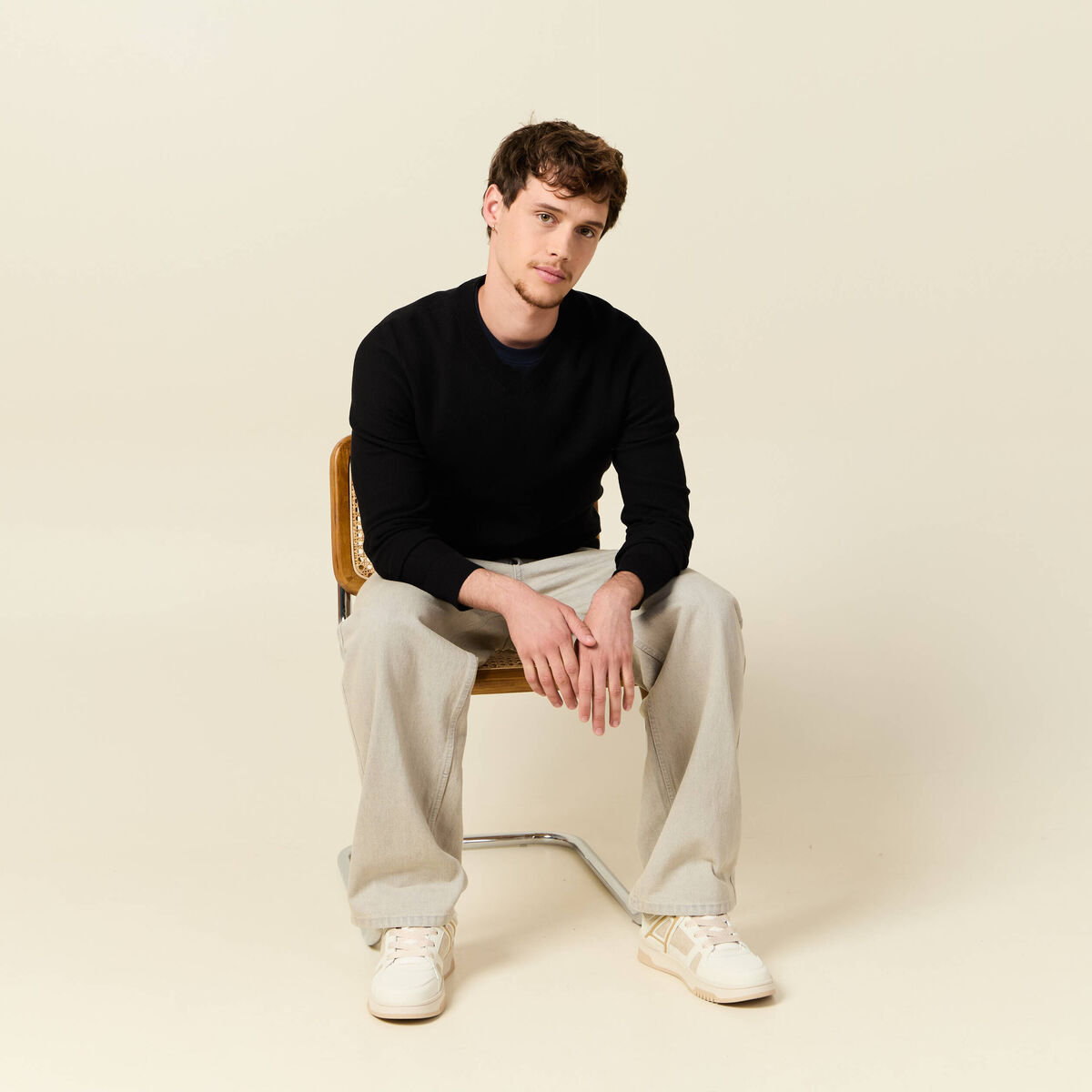 Pull col V noir homme