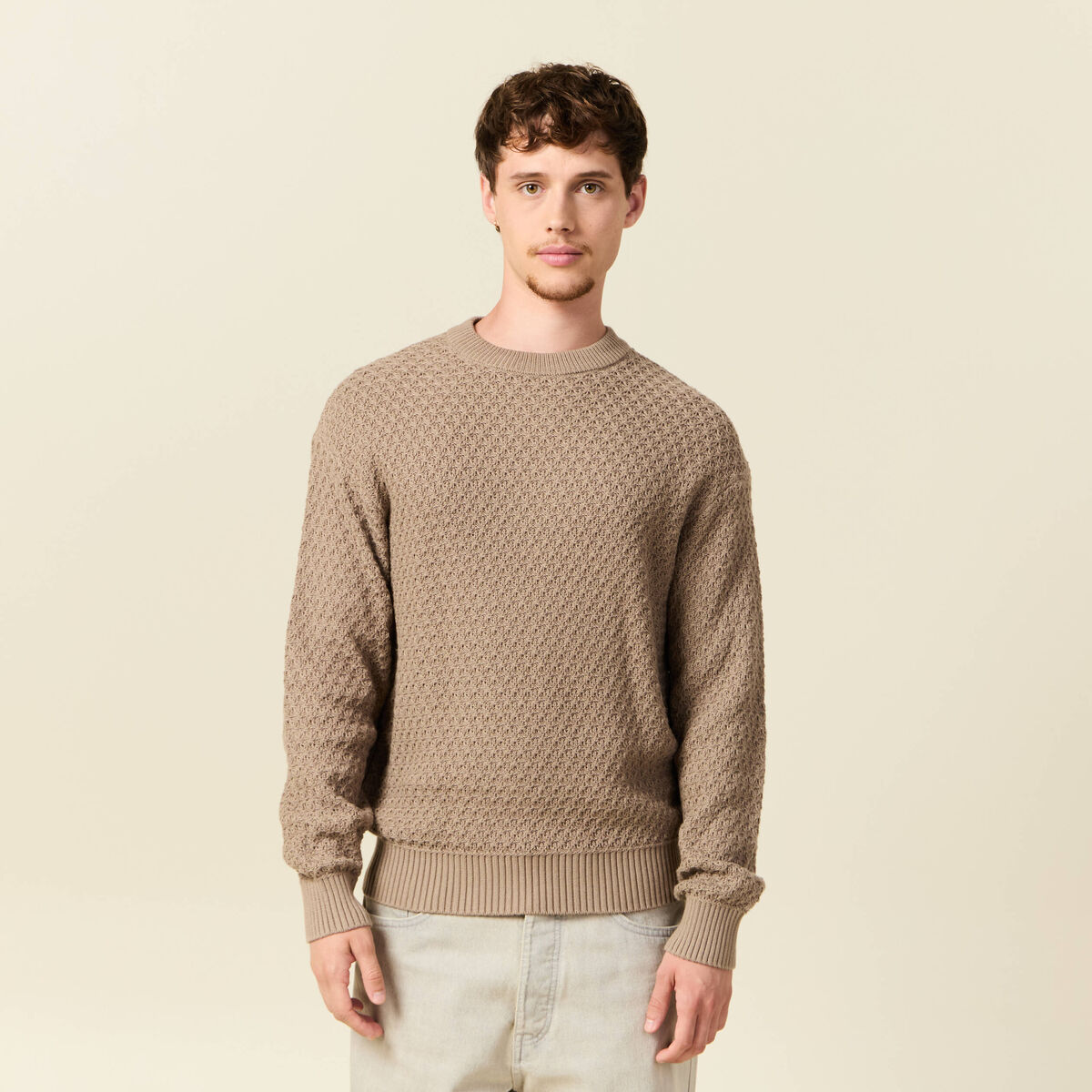 Pull col rond en coton taupe homme