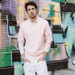 Pull fin col rond manches longues rose poudr&eacute;e homme