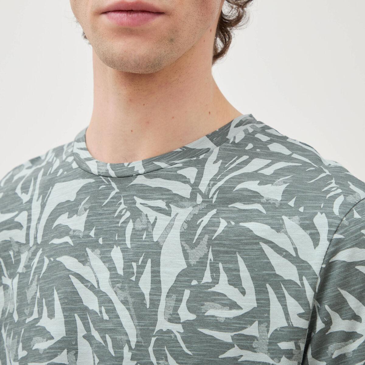 T-shirt manches courtes vert fonc&eacute; homme