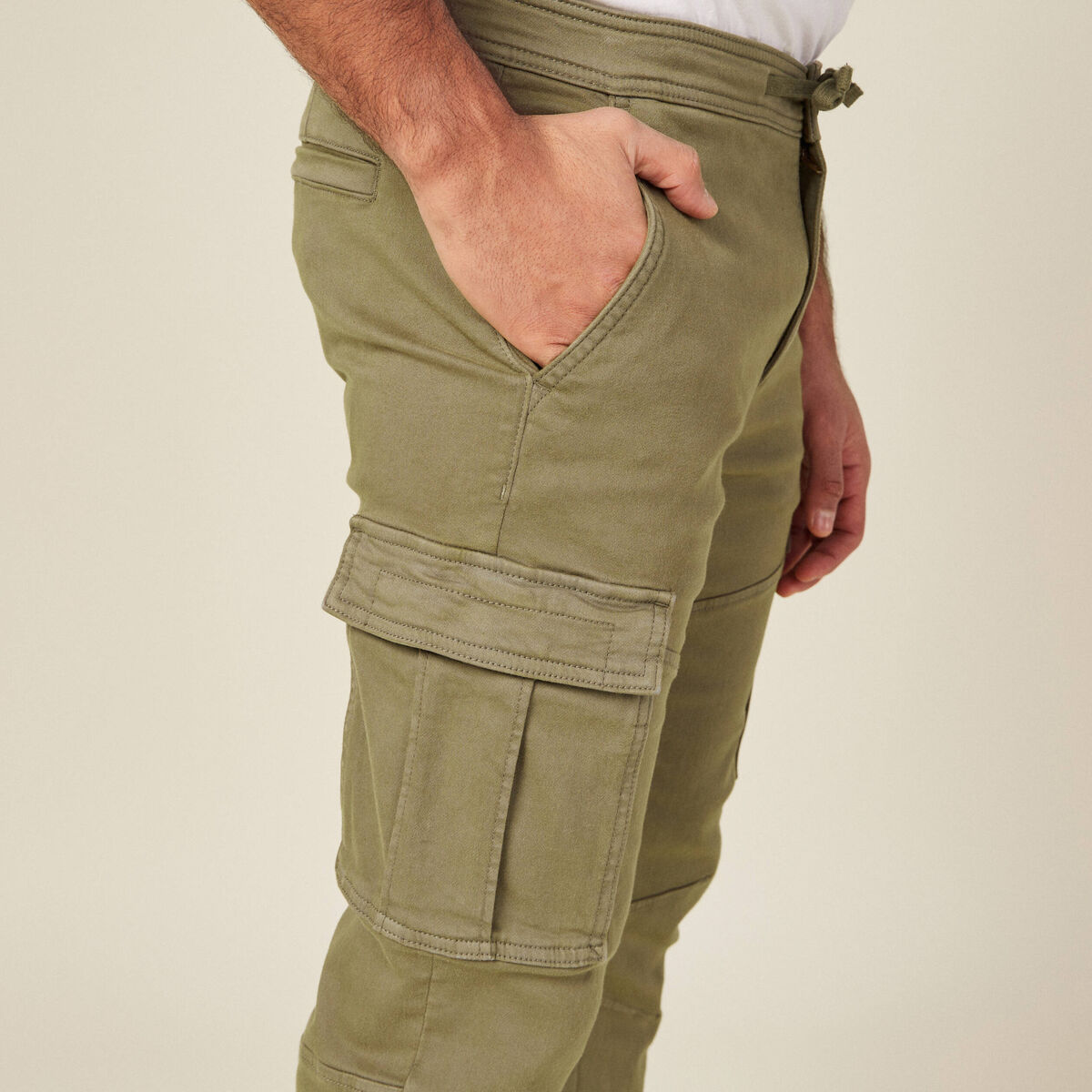 Pantalon battle bas resserr&eacute; vert kaki homme