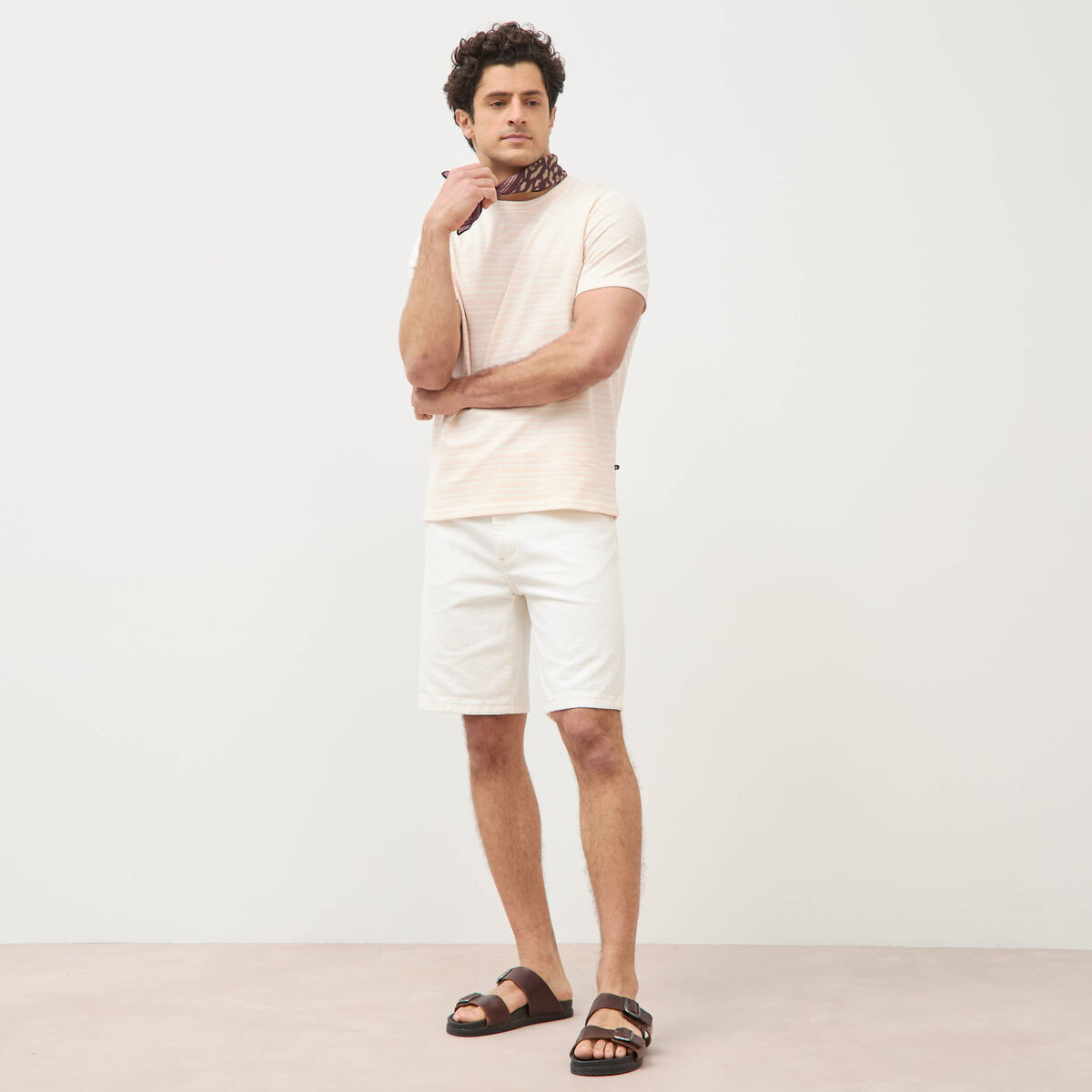 T-shirt ray&eacute; col rond manches courtes rose poudr&eacute;e homme