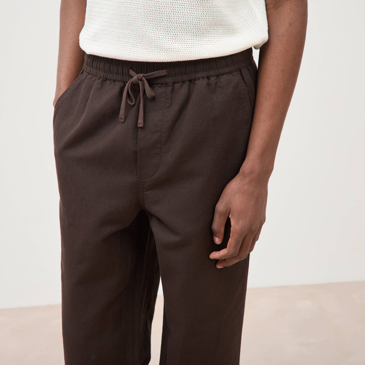 Pantalon coupe straight marron fonc&eacute; homme