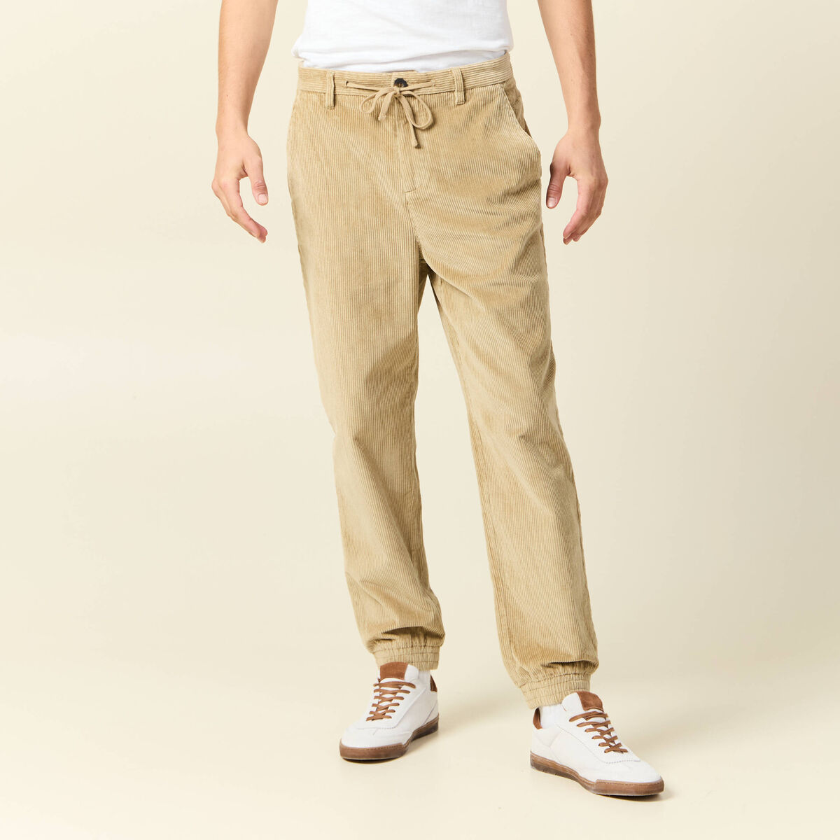 Pantalon jogger velours côtelé beige homme
