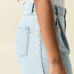 Short droit en jean à pinces denim bleach femme