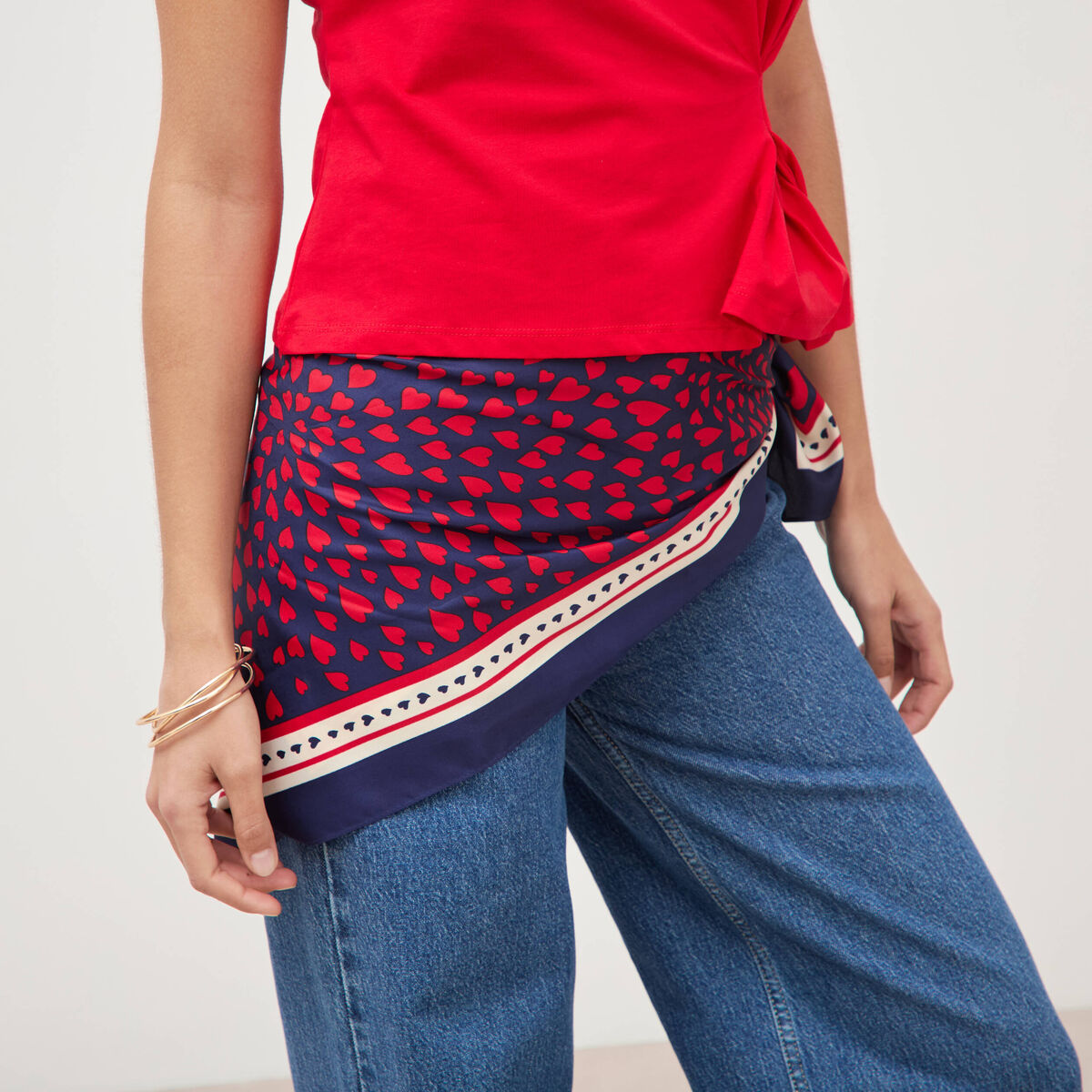 Foulard satin&eacute; rouge femme