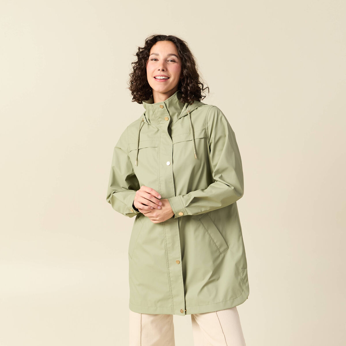 Parka longue droite d&eacute;perlante &agrave; capuche vert kaki femme