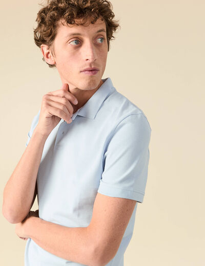 Polo cintr&eacute; en coton manches courtes bleu clair homme