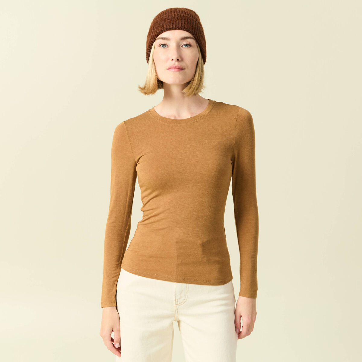 T-shirt cintr&eacute; manches longues col rond marron clair femme