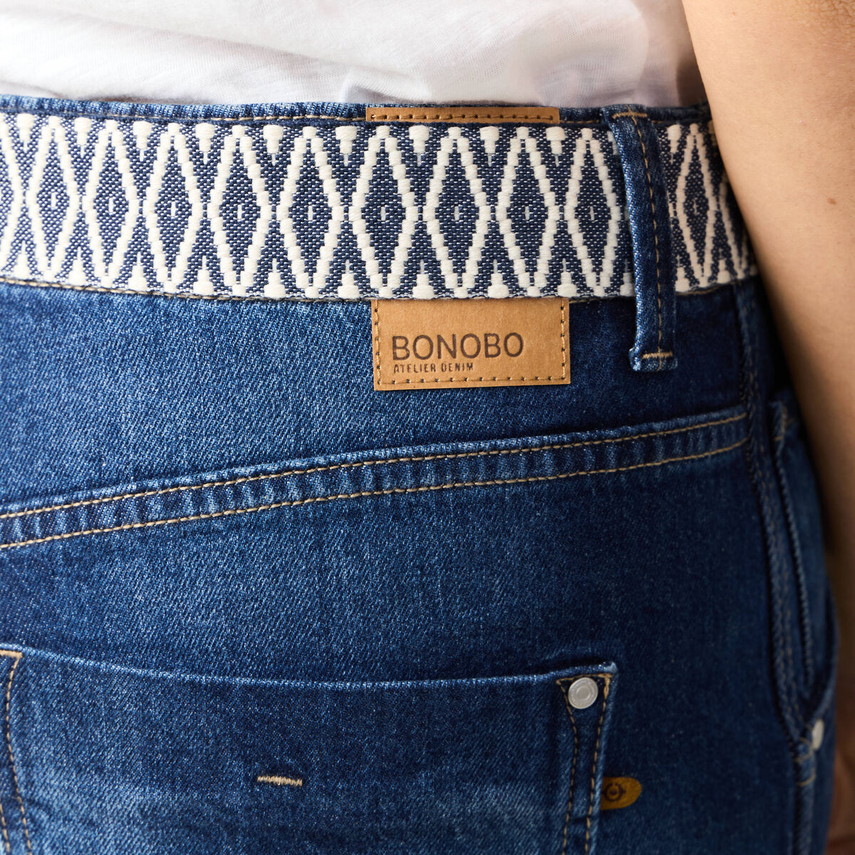 Jeans boyfriend ceinturé denim brut femme