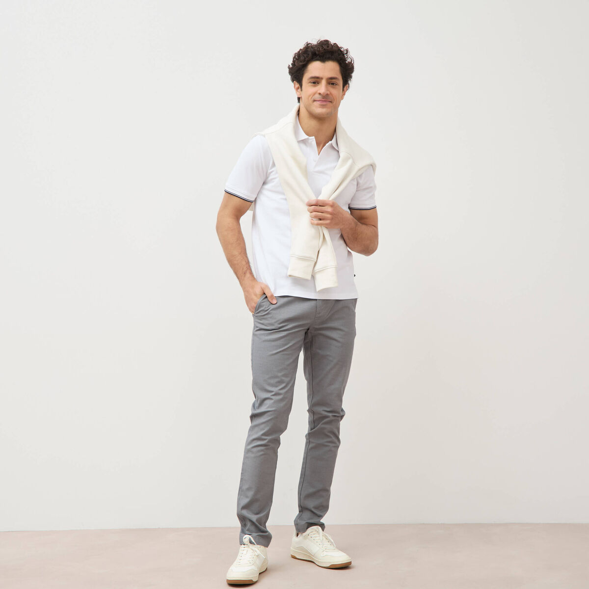 Polo cintr&eacute; en coton manches courtes blanc homme