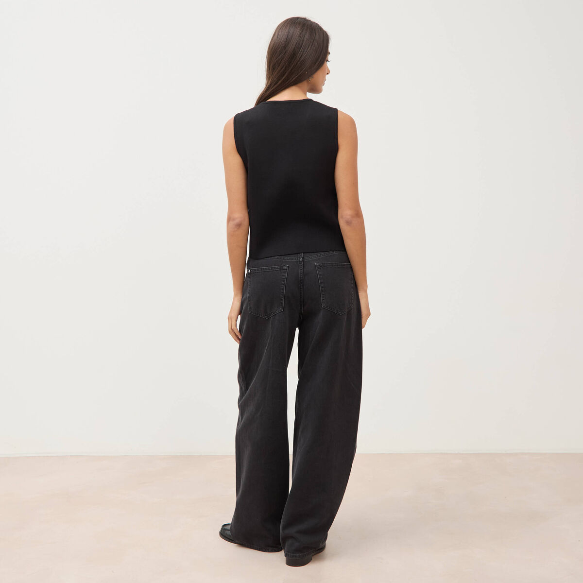 Gilet droit court sans manches col v noir femme