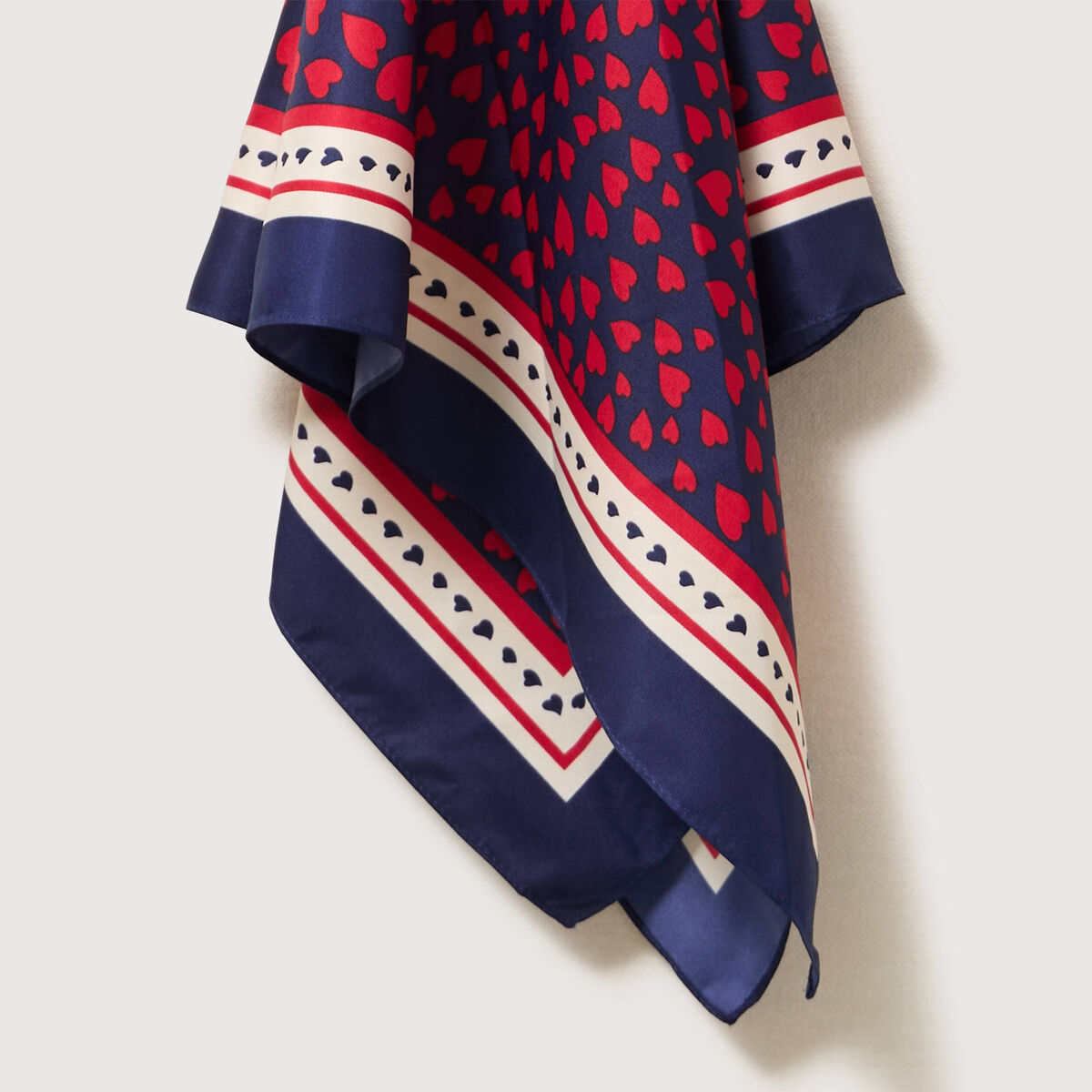 Foulard satin&eacute; rouge femme