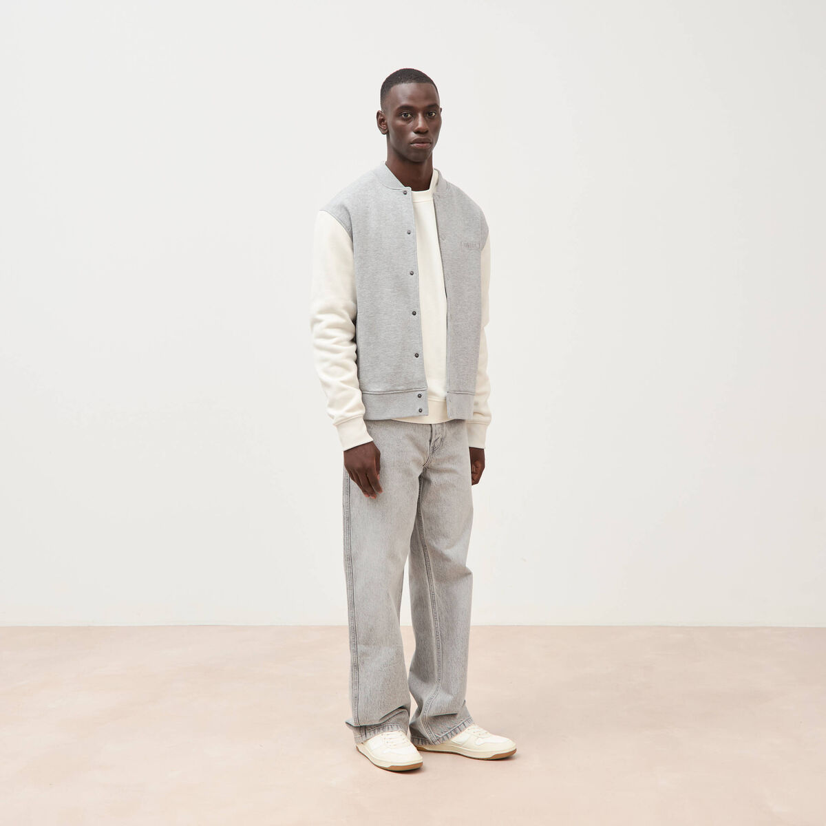 Sweat manches longues brod&eacute; gris clair homme