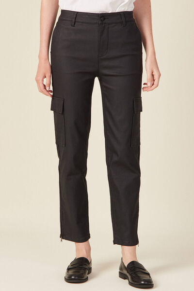 Jeans cargo 7/8ème enduit denim noir enduit femme