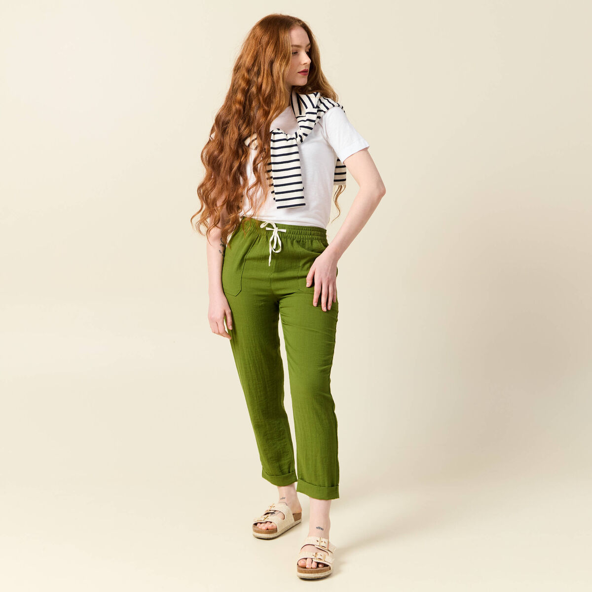 Pantalon carotte fluide vert olive femme