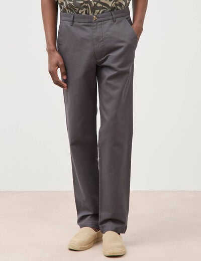 Pantalon chino gris fonc&eacute; homme