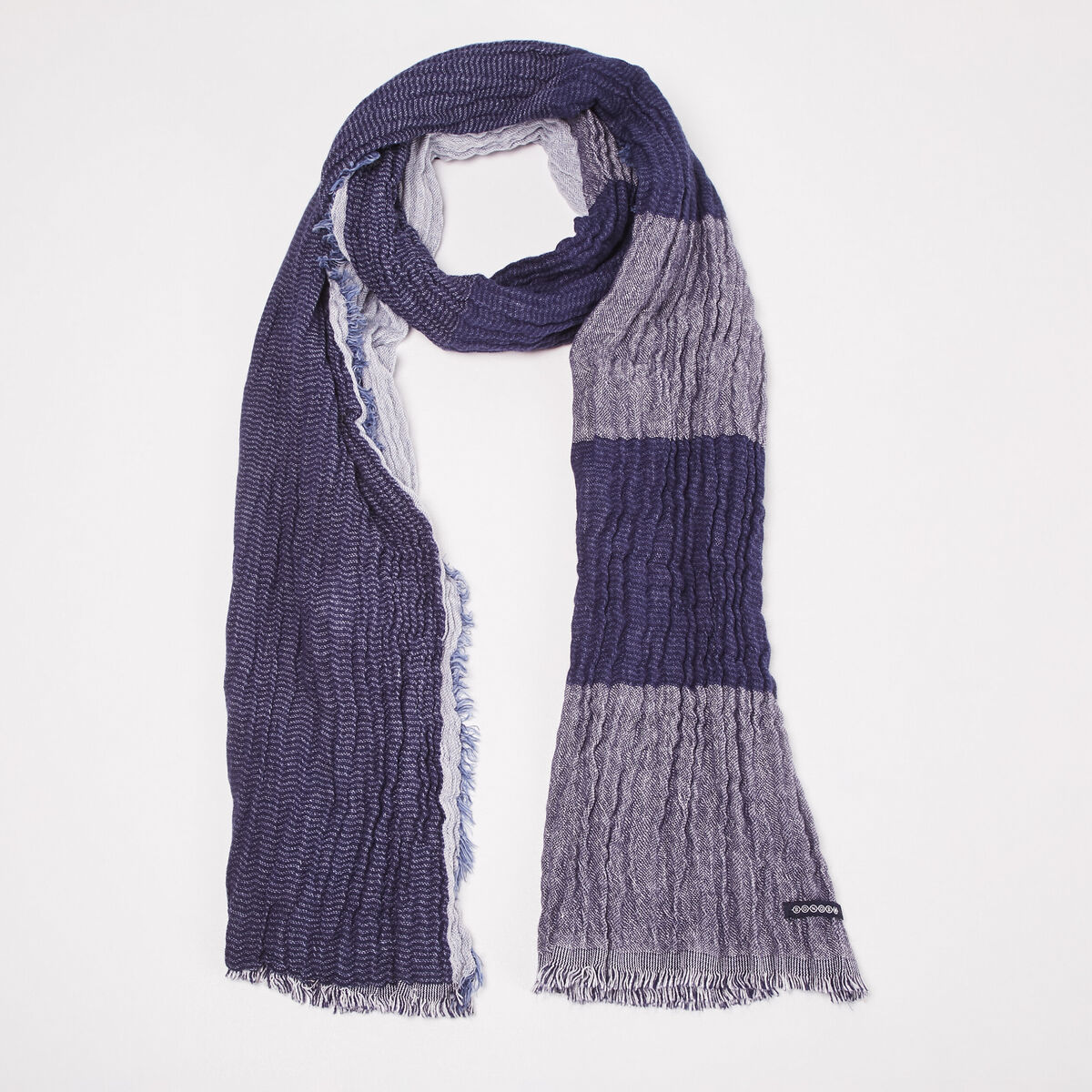 Foulard effet froiss&eacute; bleu marine homme