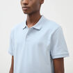 Polo cintr&eacute; en coton manches courtes bleu ciel homme