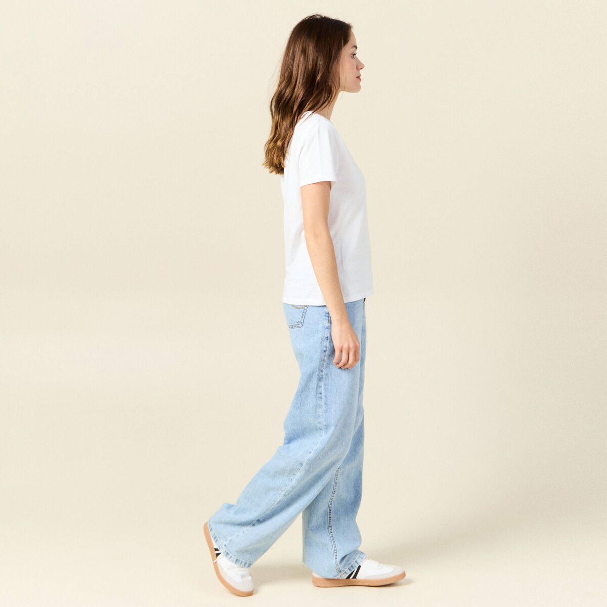 T-shirt cintr&eacute; col rond manches courtes blanc femme