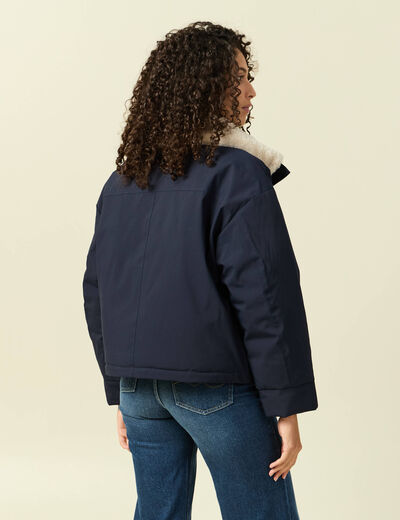 Manteau droit court col classique bleu fonc&eacute; femme