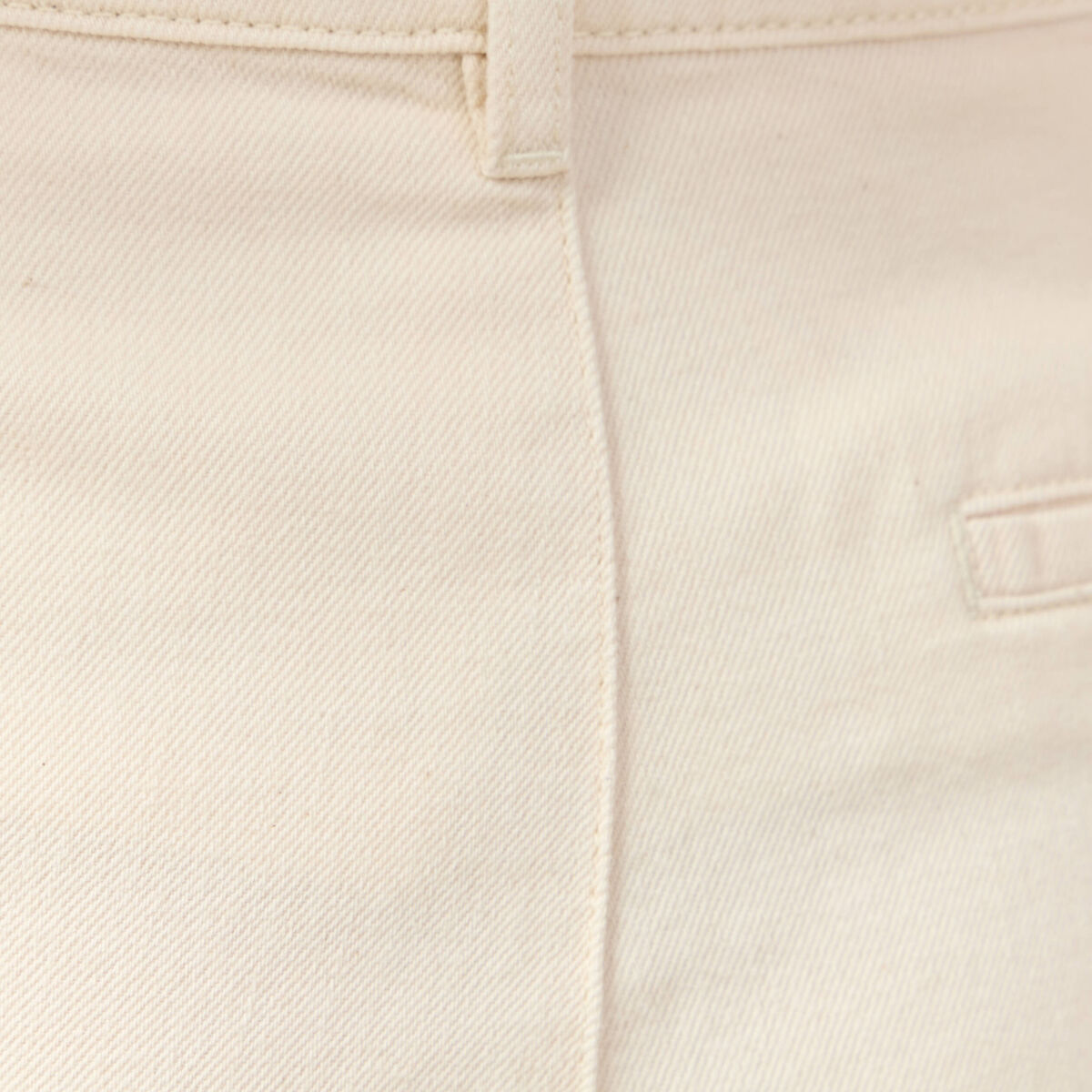 Bermuda droit pinces en jean ecru femme