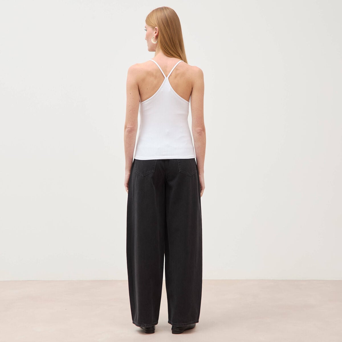 D&eacute;bardeur d&eacute;collet&eacute; &agrave; bretelles blanc femme