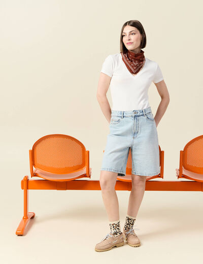 Short ajusté col V manches courtes ecru femme