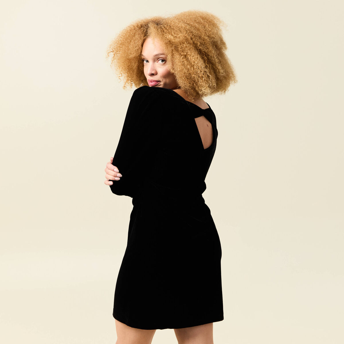 Robe manches longues en velours noir femme