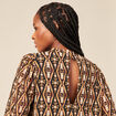 Blouse cintr&eacute;e manches longues col rond camel femme
