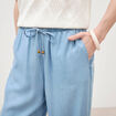 Jeans taille &eacute;lastique coupe droite denim bleach femme