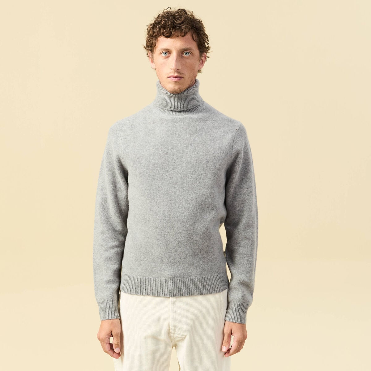 Pull droit col montant gris homme