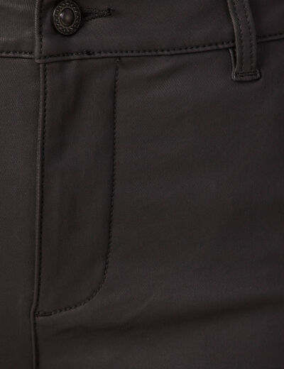 Jeans cargo 7/8ème enduit denim noir enduit femme