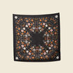 Foulard satin&eacute; carr&eacute; noir femme