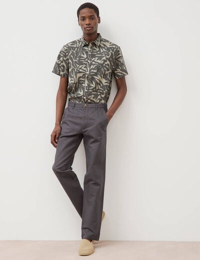 Pantalon chino gris fonc&eacute; homme