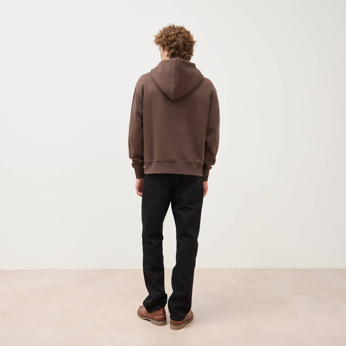 Sweat ample &agrave; capuche manches longues marron fonc&eacute; homme