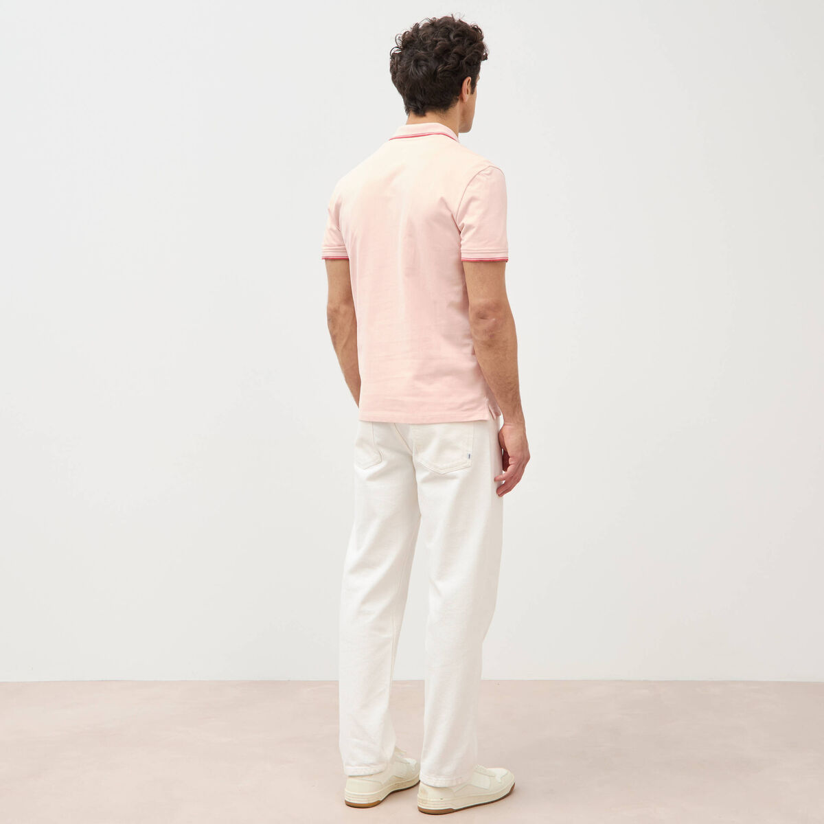 Polo cintr&eacute; en coton manches courtes rose poudr&eacute;e homme