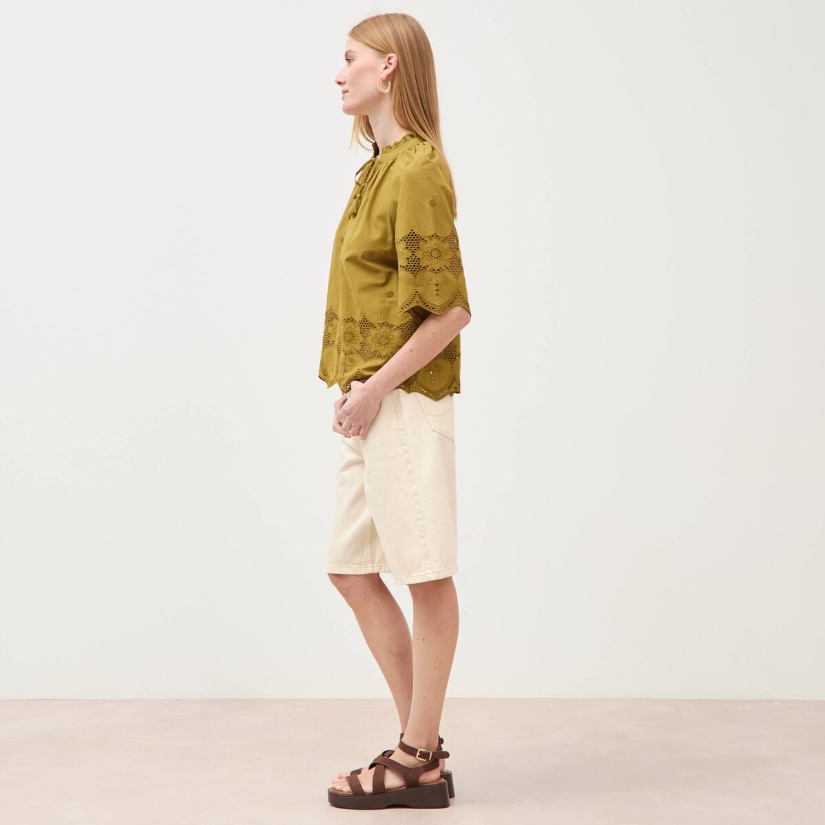 Blouse en coton manches courtes dentelle vert kaki femme