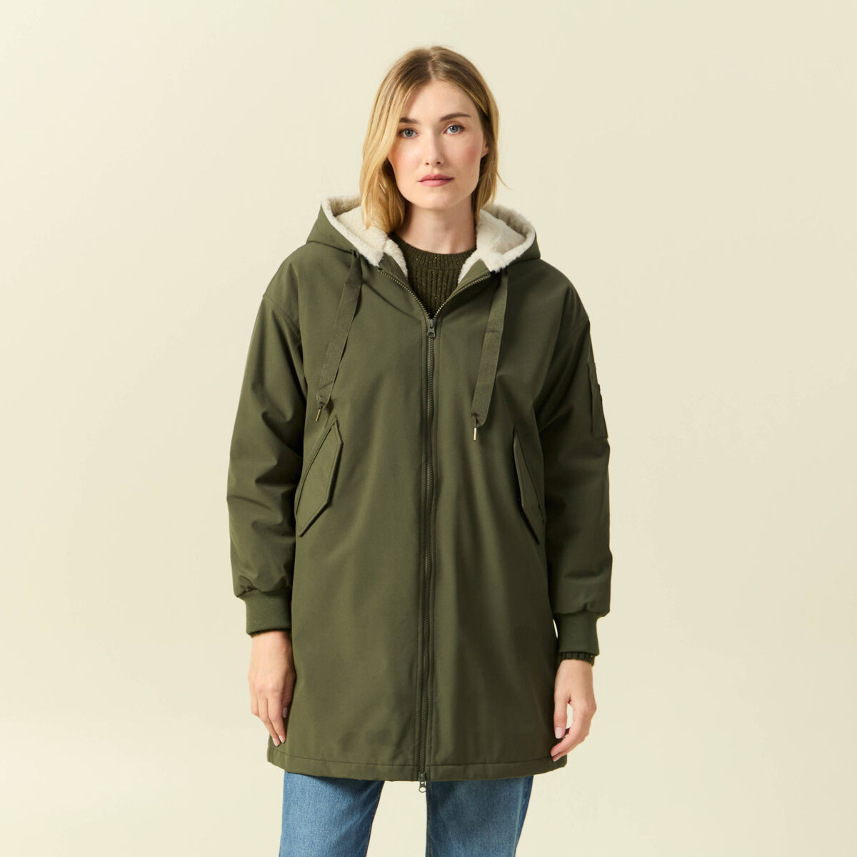 Parka oversize mi-longue &agrave; capuche vert kaki femme