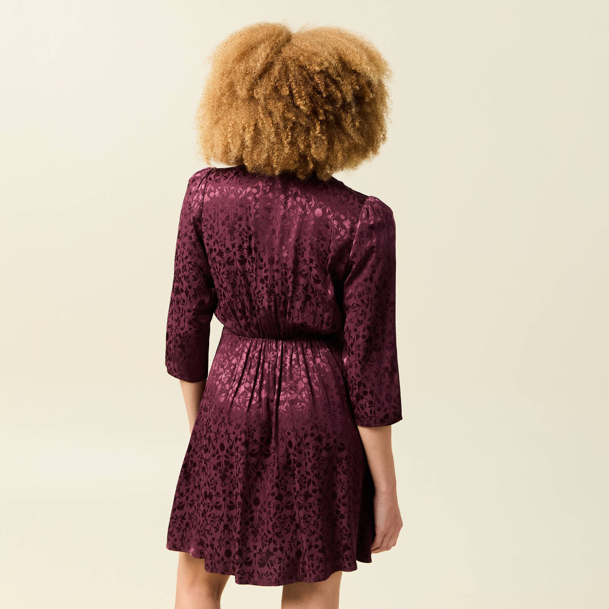 Robe &eacute;vas&eacute;e satin prune femme